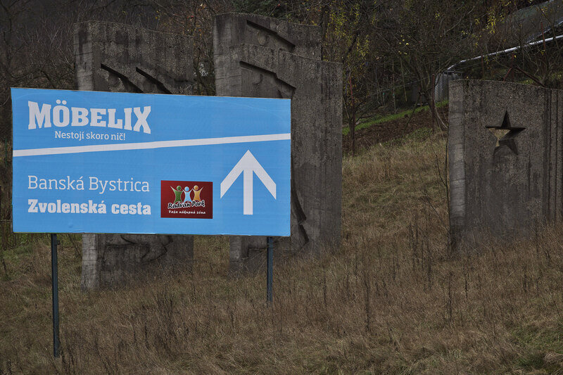 Plastika k 35. výročiu SNP