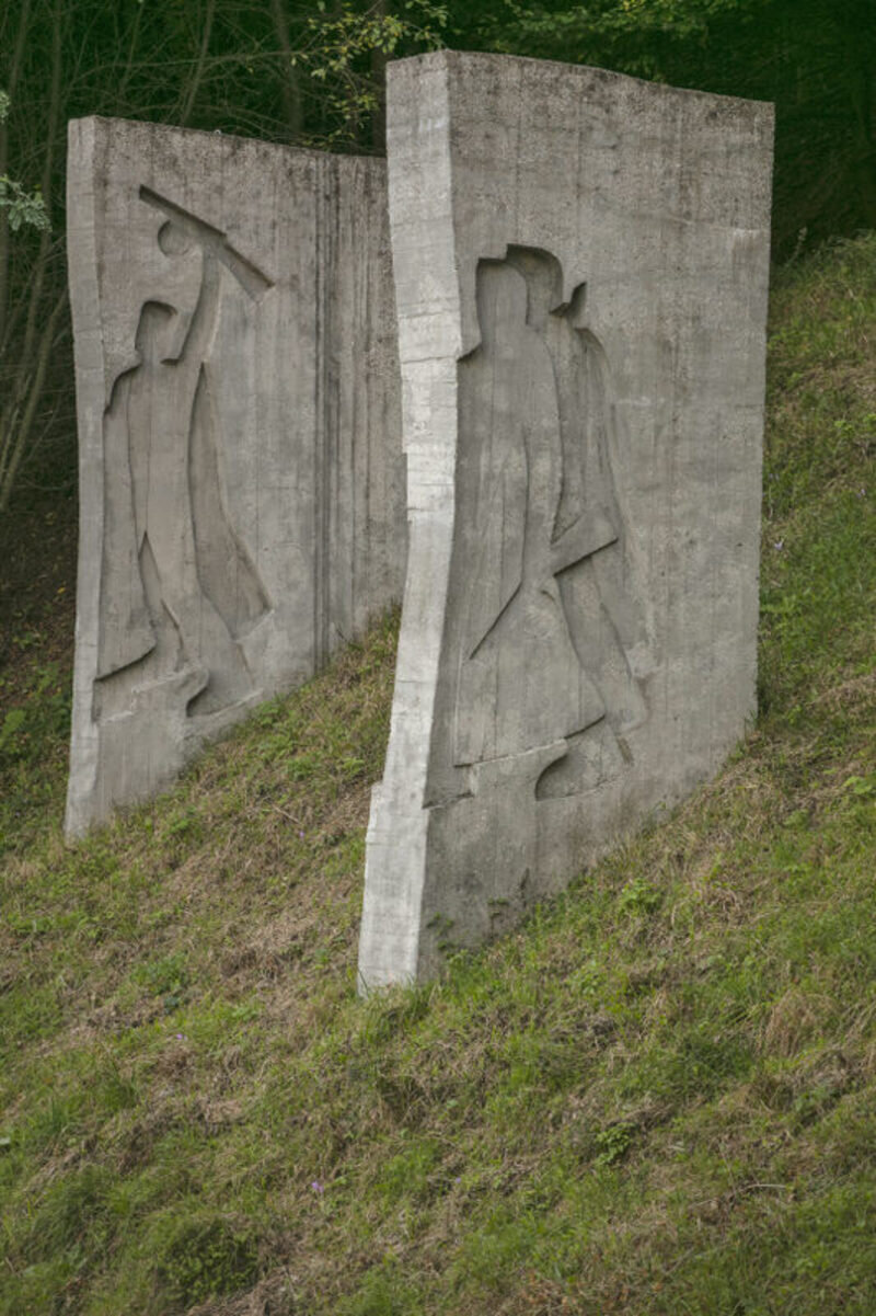 Plastika k 35. výročiu SNP
