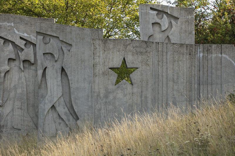 Plastika k 35. výročiu SNP